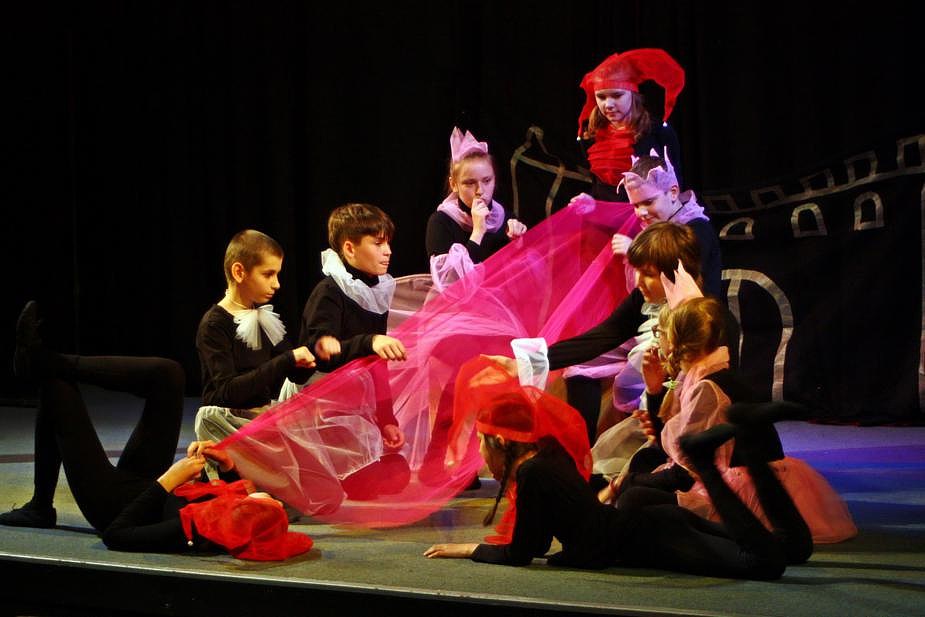 Dziatwa przedstawienia LUTNIA I 030 925x617